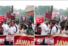 राहुल-प्रियंका समेत विपक्षी नेताओं का संसद परिसर में प्रदर्शन, सरकार पर बोला हमला