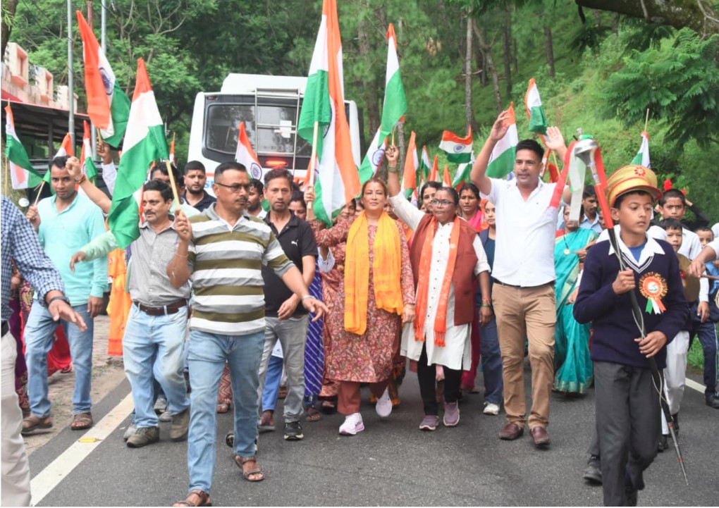 तिरंगा यात्रा में उमड़ा जनसैलाब, हर घर तिरंगा अभियान को मिला व्यापक समर्थन- रेखा आर्या तिरंगा यात्रा में उमड़ा जनसैलाब, हर घर तिरंगा अभियान को मिला व्यापक समर्थन- रेखा आर्या